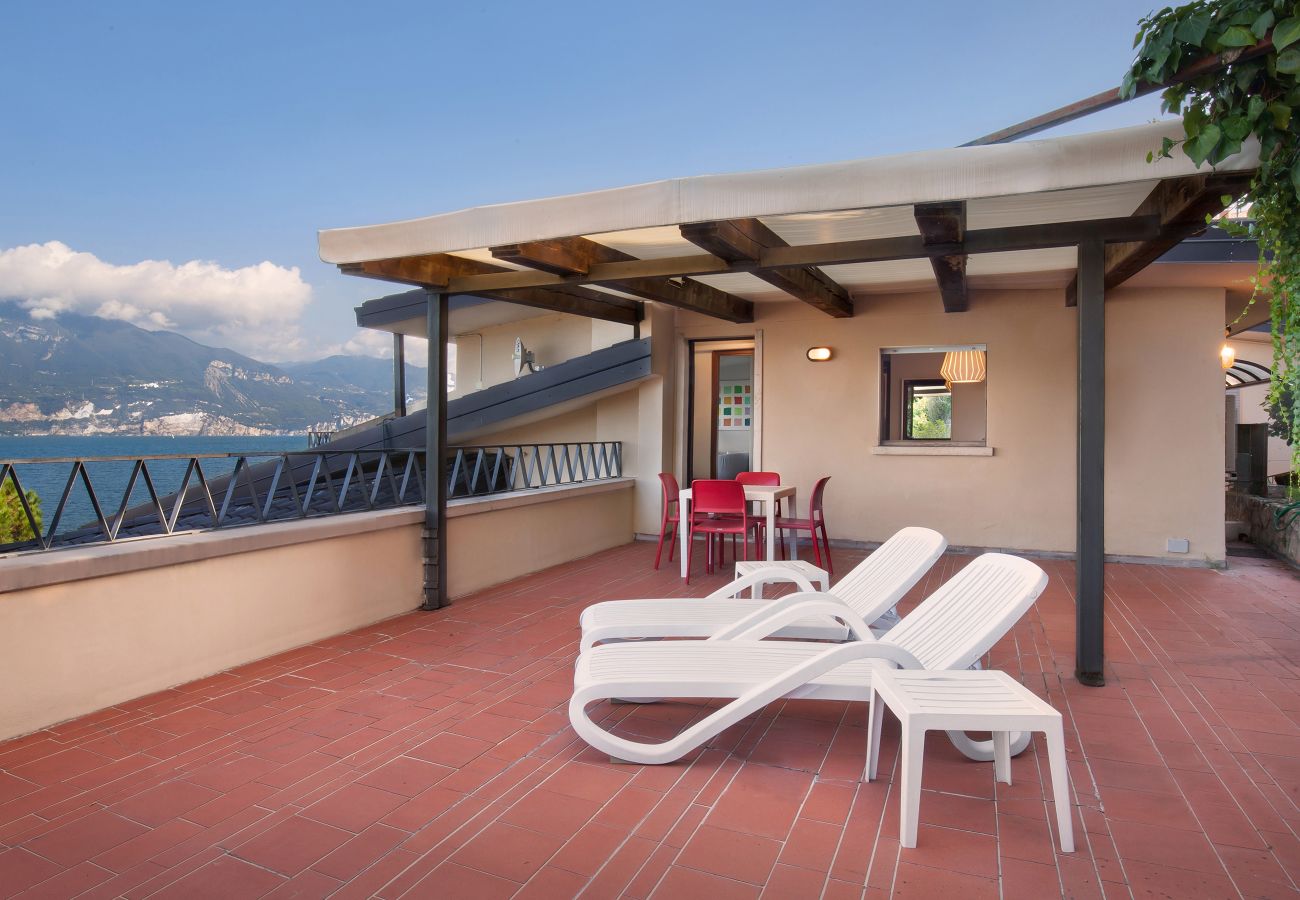 Apartamento en Torri del Benaco - Watercolor Loft With Lake View