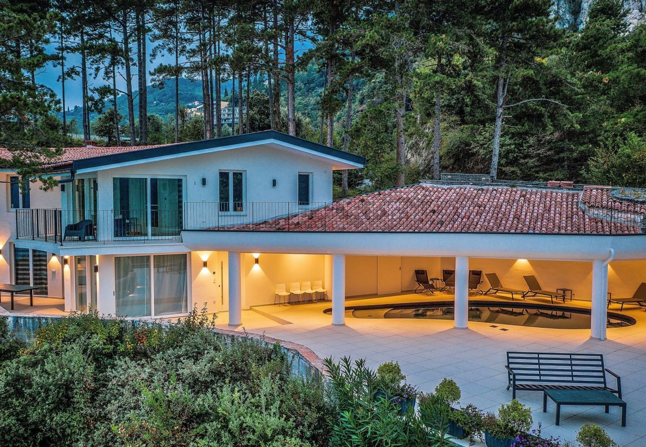 Villa en Limone sul Garda - Villa Abetaia With Pool And Lake View