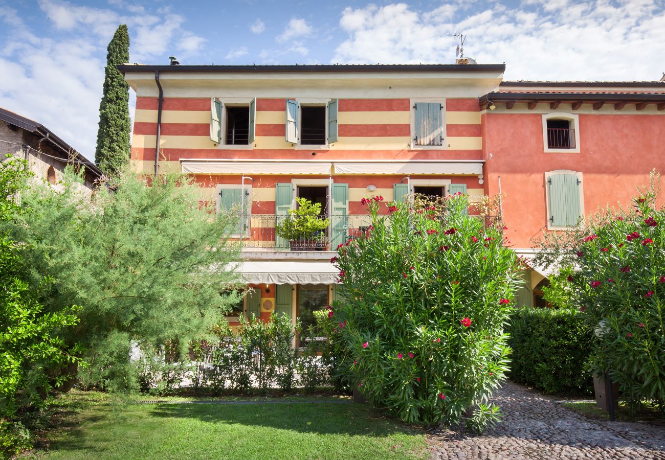 Apartamento en Torri del Benaco - Turchese Apartment with Pool