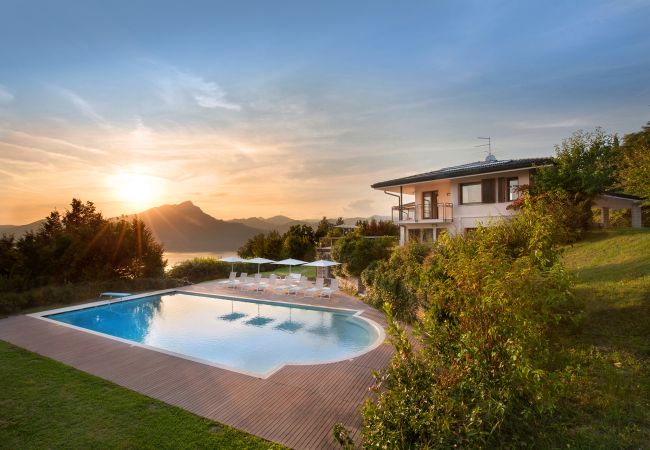 Villa en Torri del Benaco - Villa Viù with Pool and Lake View