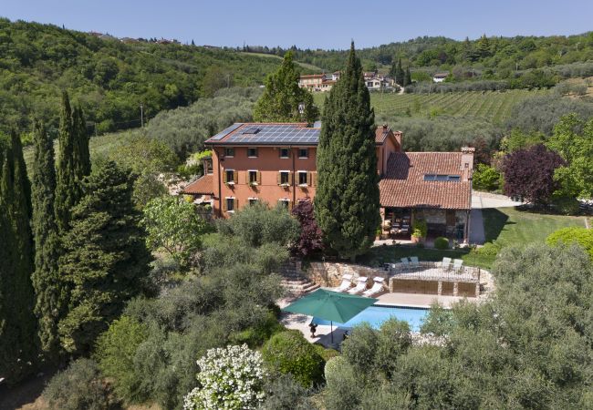 Villa en Mezzane di Sotto - Villa Terrarossa with Pool in the Vineyard