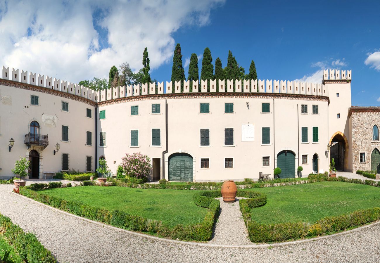 Ferienwohnung in Lazise - Apartment Castello with Pool