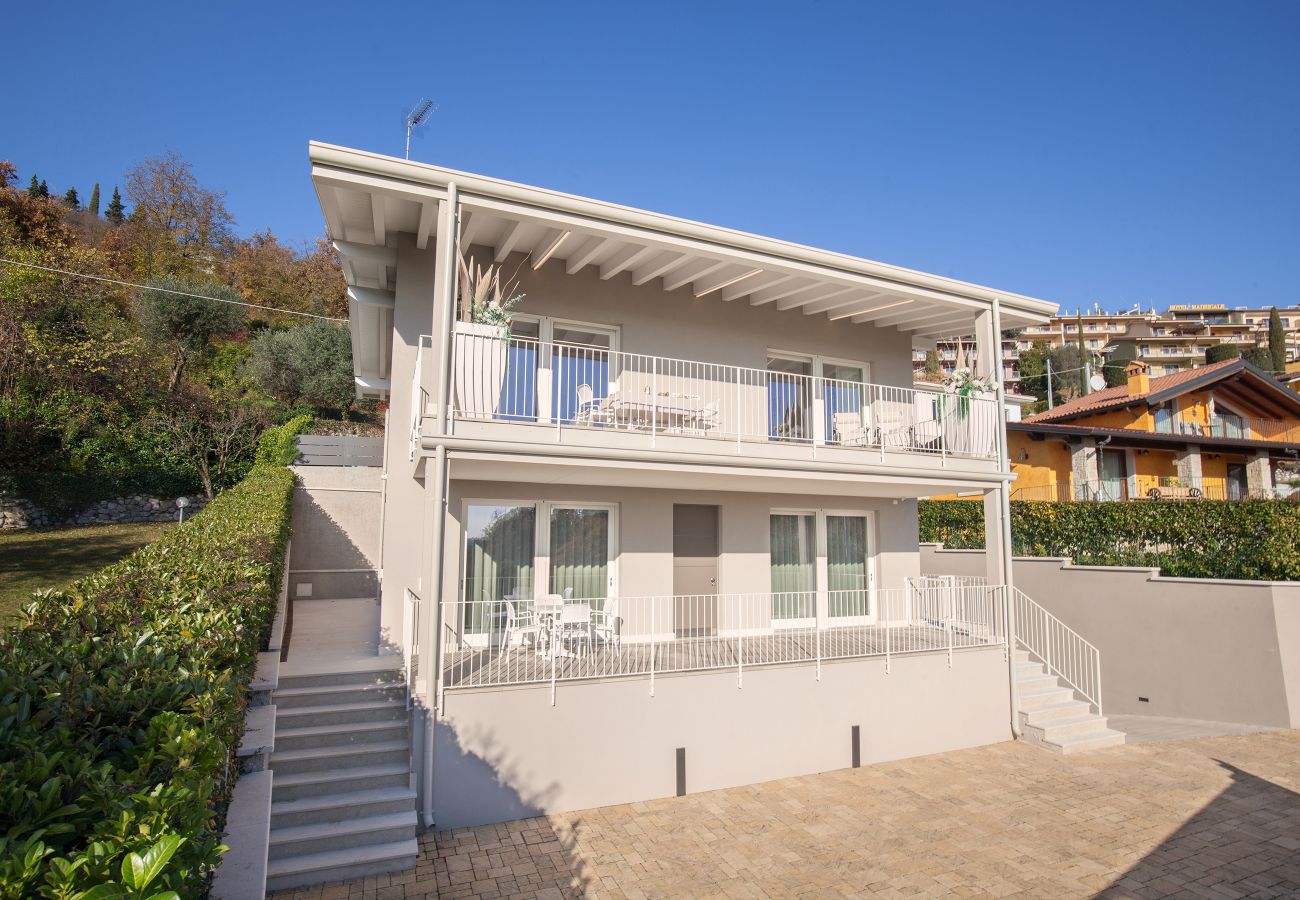 Appartement à Costermano - White Apartment with Terrace and Lake View